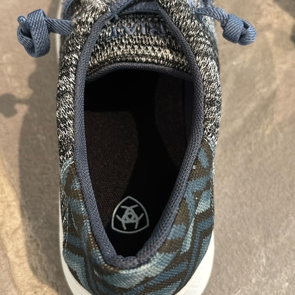 Ariat Hilo Heather Grey/Blue Aztec print,FLX Foam sole,moc toe,stretch lace - Picture 10 of 13